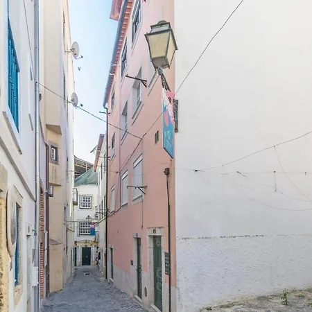 Guestready -cozy Apt Near Fado Museum Lisboa